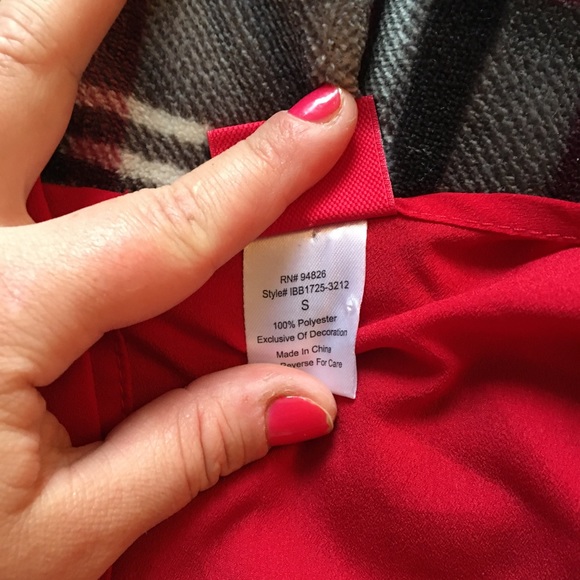 Daytrip Women’s Red Cut Out Sleeve Beaded Neck Button Up Back Blouse S - Picture 8 of 11